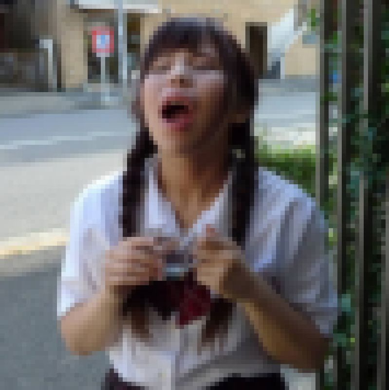 ◆素人投稿動画 フルハイビジョン(FHD)高画質 『後半40分』 黒髪おさげのメガネっ娘が笑顔だったり涙目だったりでザーメン飲み サンプル画像