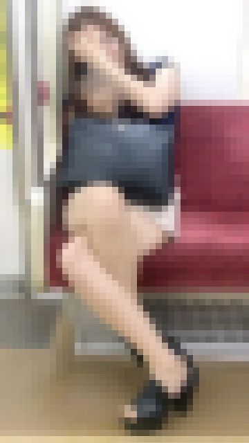 短すぎるスカートでパンチラガードをするキャバ嬢風のお色気お姉さん（其の四）　サンプル画像3