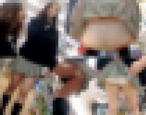 【鬼畜スカートめくり45】無防備制服ギャルがめくられ透けPもろ出し！店内で下半身丸出しめくり サンプル画像