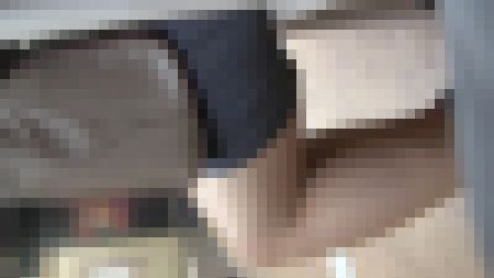 パンスト脚組み接写～階段歩行　サンプル画像3