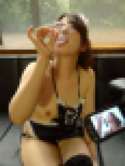 ◆素人投稿動画 フルハイビジョン(FHD)高画質 『中盤40分』 肉感美形デパガさんが露出して痴女全開で精子を飲みまくり ◆本編　サンプル画像2