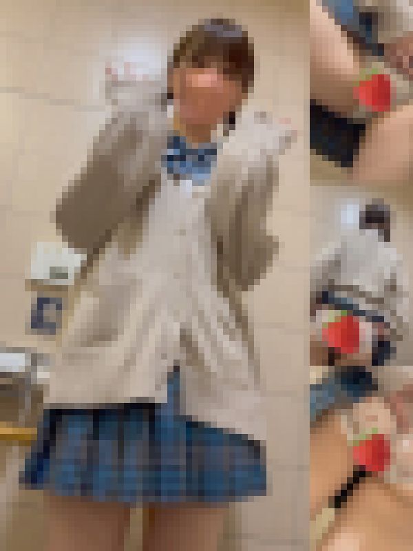 女子校生盗撮日記35　続々・青チェック苺パンツのツインテ女子校生を電車内とトイレ内で盗撮【※カメラ目線撮影バレ サンプル画像