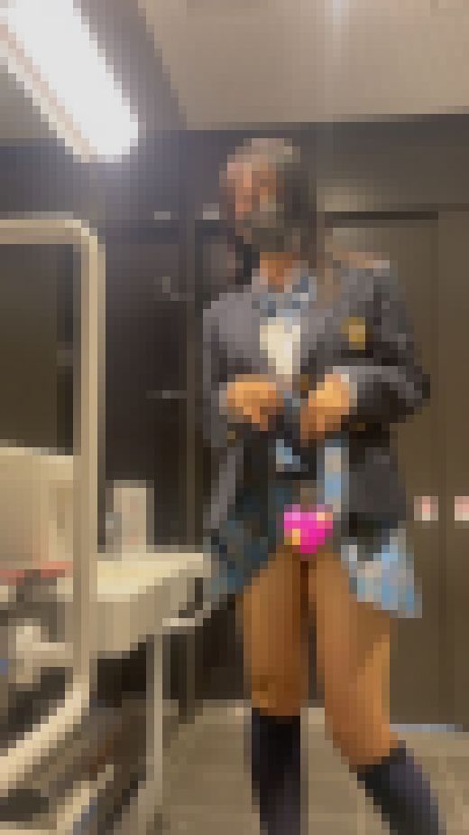 女子校生盗撮日記40 青チェック苺パンツ女子校生を電車内とトイレ内で盗撮 サンプル画像2