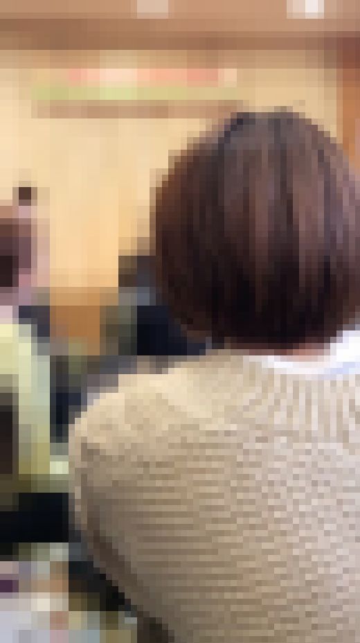 【お遊戯会ママのケツ】女子アナ似の美人ママ巨尻を後から視○ くんかしながらボッキ撮影w　サンプル画像1