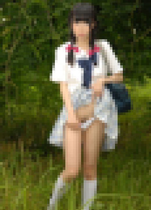 ◆素人投稿動画 ドMのテニス部女子を野外と廃屋で露出させて精子まみれにしちゃいました 【Part.01：制服をはだけさせて野外露　サンプル画像3