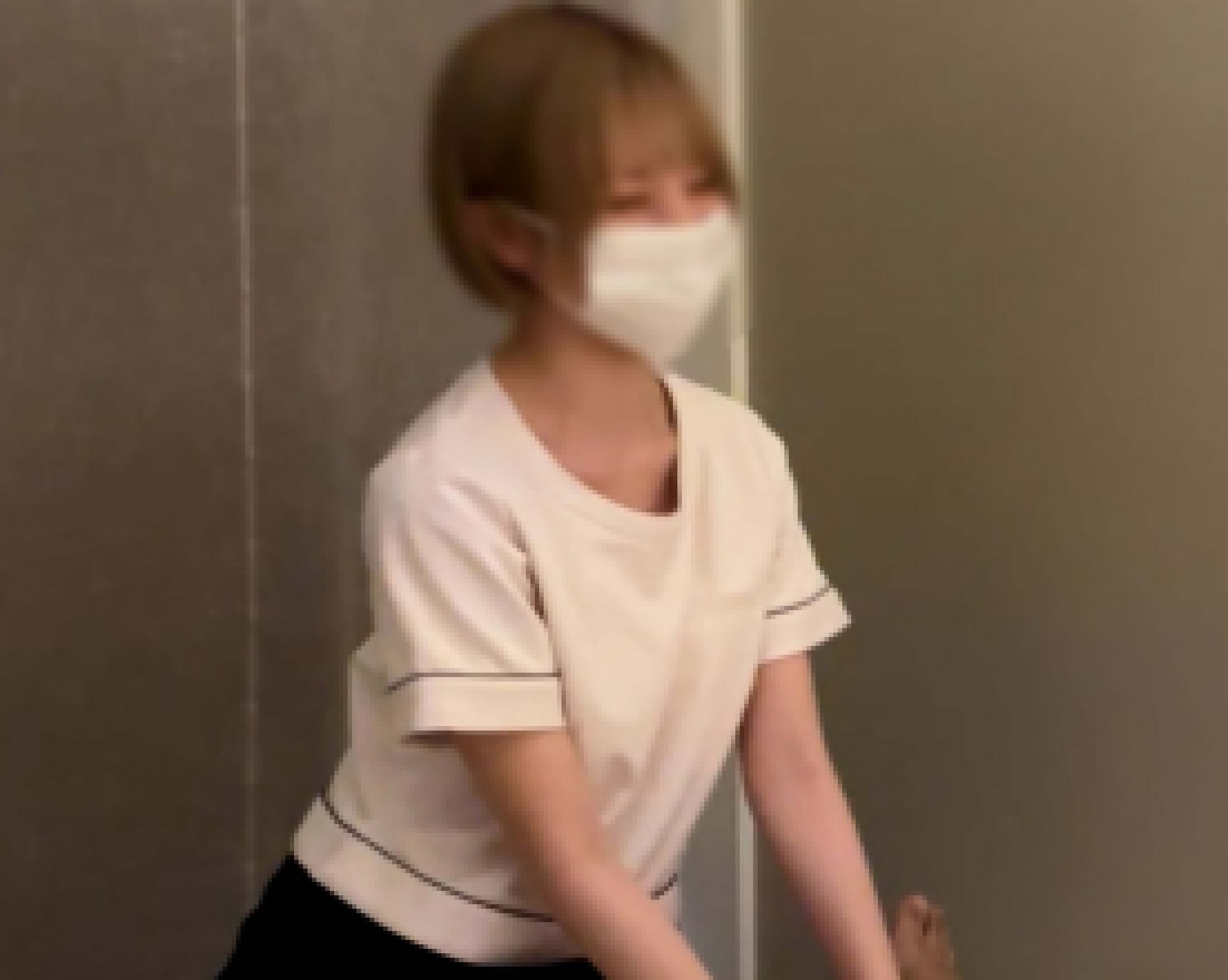 出張風俗メンエス(店名:デ○○ーネ)隠し撮り - 小鈴未唯(24歳) サンプル画像