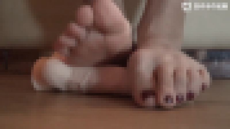 【顔出しあり】高橋凛ちゃんの素足・ディルド踏み２（接写映像） サンプル画像