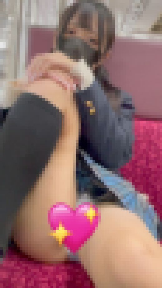 女子校生盗撮日記50　続・超激カワ青チェックツインテミニマム童顔女子校生を電車ボックス席とトイレで盗撮【カメラ目線対面撮影バレ、　サンプル画像2