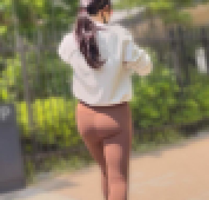 プレミアム素人セレブ奥様の美巨尻!身体もオーラも勝ち組の柔らかいパッツンエロ尻で庶民の男共を挑発! 下品なレギンス 人妻編 サンプル画像
