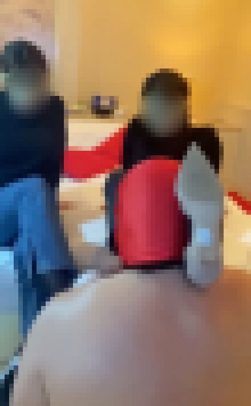 36後編【M男さん絶叫】OL様2人のピンヒールとスニーカー暴行と足舐め サンプル画像