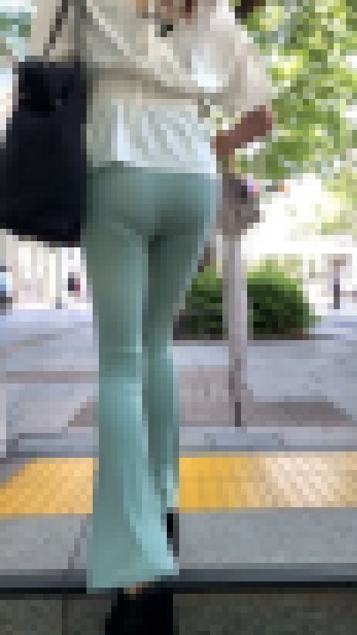 「風でヒラヒラ　小尻に張り付くヨガパンツ」　サンプル画像3