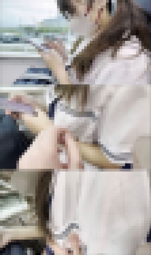 電車おっぱい揉み16 ツインテールの超可愛いこの生おっぱいを触りまくり…エロ過ぎ…必見です！！　サンプル画像1