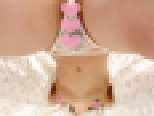 Tバック食い込み/スレンダー美女の特大乳首を堪能♡絶景ローアングルでパンツ一丁を盗撮♡【素人/逆さ撮りパ　サンプル画像3