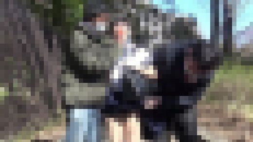 Ｐ活続編！セーラー服お嬢、歳の差40汚じさんデカチンダブルフェラ三昧　前編：拉致風悪戯散歩・ダブルフェラ！　サンプル画像2