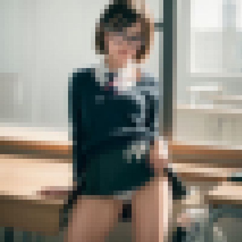 ★教室で撮ってる眼鏡女子がエロすぎる！★おっぱい 学生 部活 胸チラ パンチラ 生足 お尻 サンプル画像