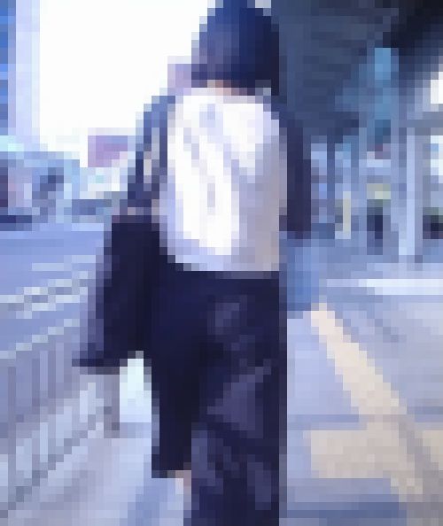 超プリプリ美巨尻の美女が極薄ペラペラパンツ履いて歩いてるよ　サンプル画像1