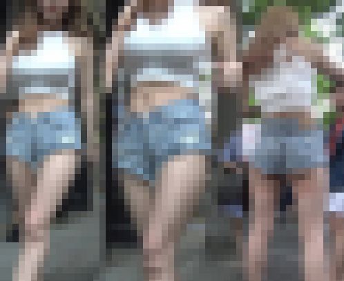 高画質 巨乳ギャルの強烈ハミ尻！乳揺れと尻揺れ　サンプル画像2