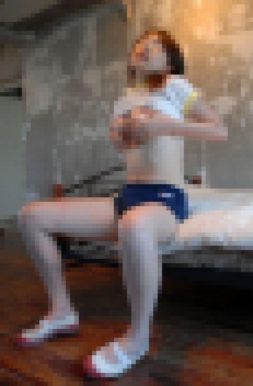 ◆素人投稿動画 元読者モデルの高身長美人OLさんと乱交して生ハメして精子を飲ませてあげました 【Part.04：ロウソクプレイで　サンプル画像3