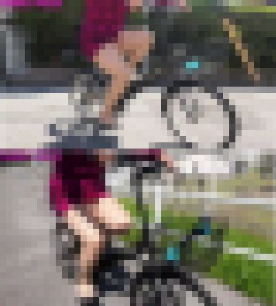 50代熟女のミニスカパンスト自転車 パート27 後編　サンプル画像2