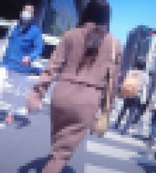 セットアップタイトスカート履いた美人お姉さんが美尻密着させて歩いてるよ　サンプル画像1