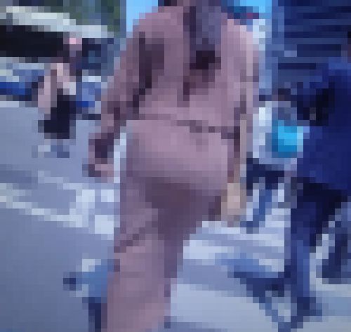 セットアップタイトスカート履いた美人お姉さんが美尻密着させて歩いてるよ　サンプル画像2