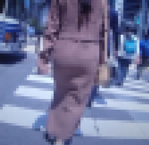 セットアップタイトスカート履いた美人お姉さんが美尻密着させて歩いてるよ　サンプル画像3