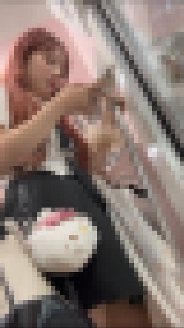 さっきまであんなに笑顔だったのに、、、すっごく睨んでくるじゃない、、そこがまたいい【４k追跡】　サンプル画像3