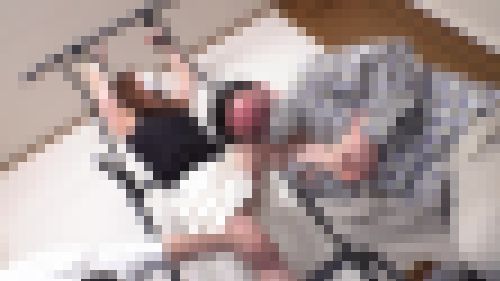 パンチラ、ブラチラ、汗ばんだ脇の下、恥ずかしい箇所を見られてもそれどこじゃない発狂お姉さん（完全オリジナル） サンプル画像