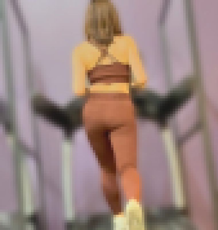 最強セレブママの圧倒的な美巨尻!子持ちとは思えないスーパーエロボディとムニュりまくるデカ尻で男を喰らう!下品な『走る女』 編 サンプル画像