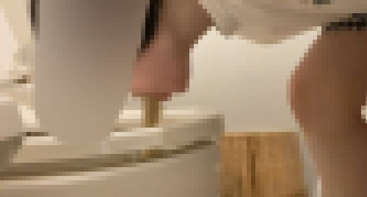 【豪快】おにぎり30個を大量嘔吐！　音声あり サンプル画像