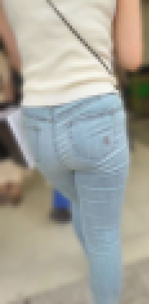 男を誘うイヤらしい形の肉厚デカ尻！のっぺりした独特のケツを超パッツンムニュらせて男を挑発！下品なスキニーデニム お姉さん編　サンプル画像1