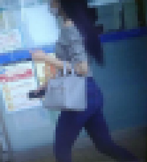 色気が凄まじい超絶美人お姉さんがエロボディ強調させて歩いてるよ　サンプル画像3