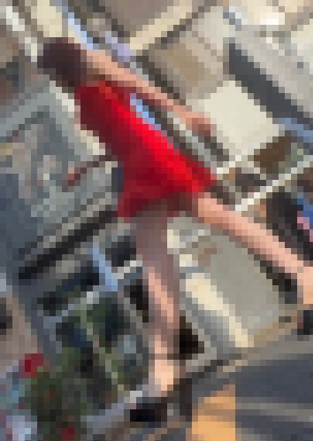 年間1位、、、誰もが振り返る赤い女【4K追跡】　サンプル画像2