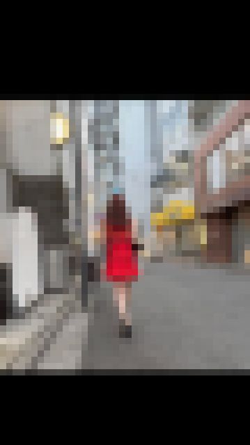 年間1位、、、誰もが振り返る赤い女【4K追跡】　サンプル画像3