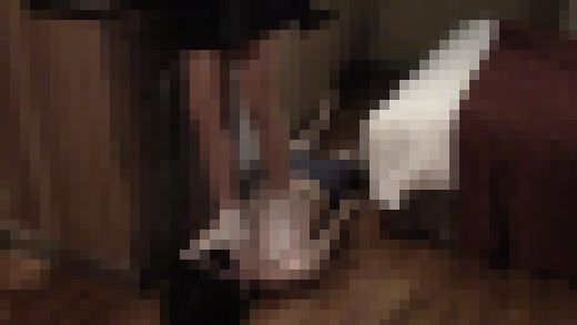 【超美人】165cmドＳ博多美人はるか様による仕事終わりムレムレ足でＭ男いじめ　サンプル画像1