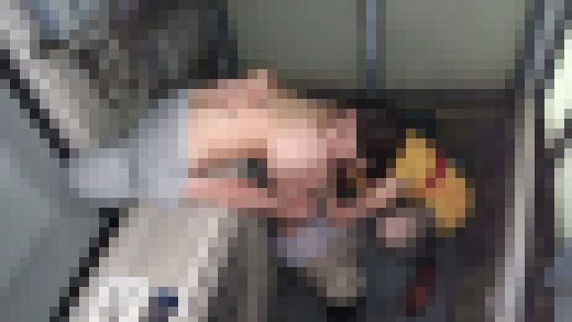 【裏路地】タバコ休憩中のさえない男に外じゃないと興奮できない痴女ギャルが狙いを定める　サンプル画像1