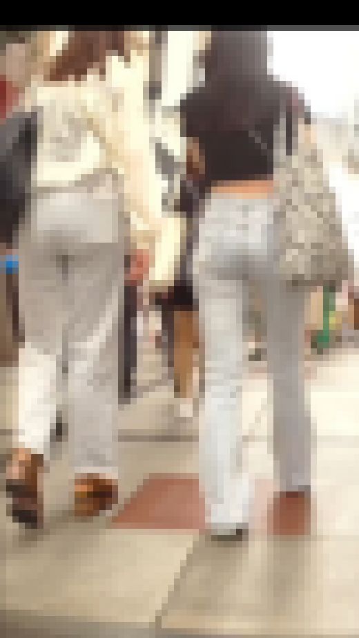 【縦動画56秒】2名収録 デニムが映える娘たち　サンプル画像2