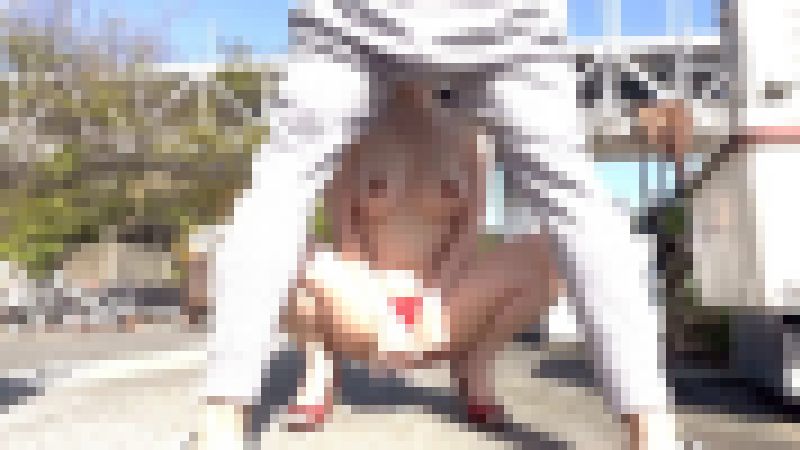 イチオシ！4K高画質！！超ド変態！性欲制御不能！超淫乱人妻！！一日3回も中出し！真昼間の青●編！ サンプル画像