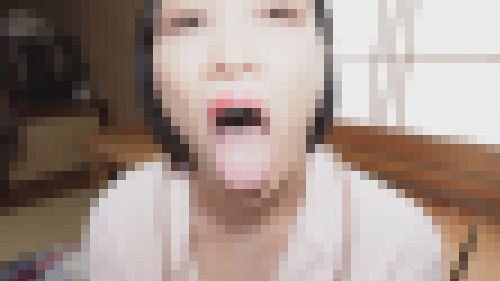 唾製造機美形お姉さんと２人の女子の唾液（完全オリジナル）　サンプル画像1