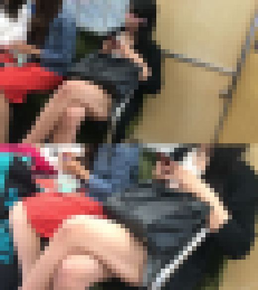 【電車内】粘着接写！激カワ女子のむち脚撮り放題～肉割れまで撮影～　サンプル画像1