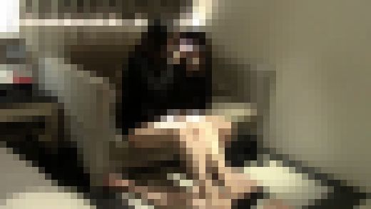 【閲覧注意】超絶罵倒！名古屋のドS女子まき様＆はいね様による蒸れた生足で踏みつけ＆足コキ調教　サンプル画像1