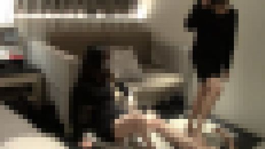 【閲覧注意】超絶罵倒！名古屋のドS女子まき様＆はいね様による蒸れた生足で踏みつけ＆足コキ調教　サンプル画像2