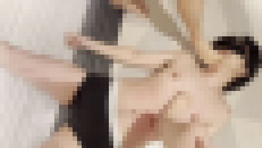【閲覧注意】超絶罵倒！名古屋のドS女子まき様＆はいね様による蒸れた生足で踏みつけ＆足コキ調教　サンプル画像3