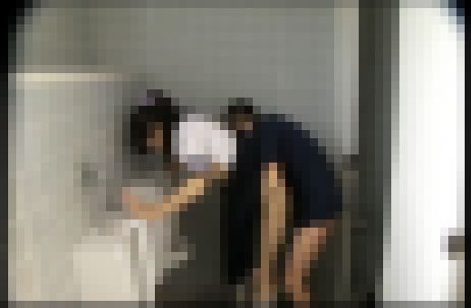 公衆●所　嫌がっているふりをして感じる即ハメ変態女子●撮　Part 1　IQPA-061-1　サンプル画像1