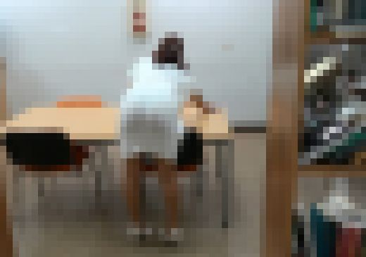 図書館司書を付け回して覗き見　パート５　サンプル画像1