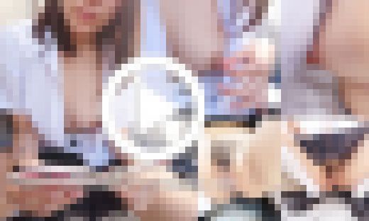 さらされた乳首をいじると・・・むき出しのぱっくり素股が・・・ローアングルから見てみる・・・　サンプル画像2