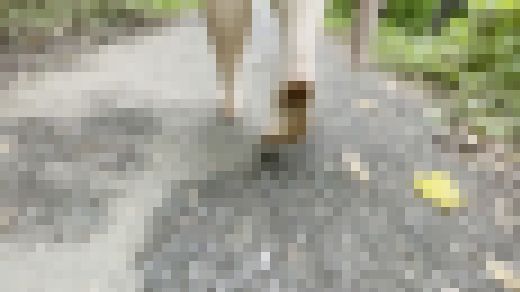 【完全裸足】第31弾！裸足で夏の夕暮れ時を歩く女性　サンプル画像3