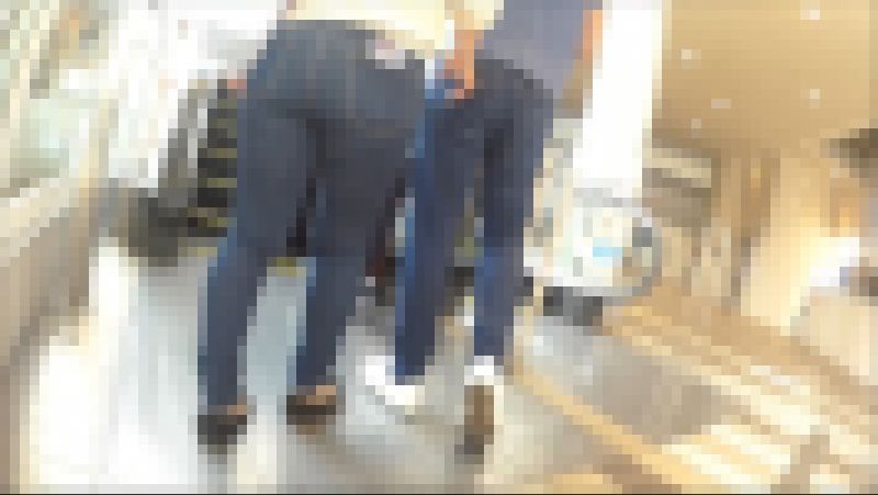 むっちむちデニムエスカレーター上がる サンプル画像