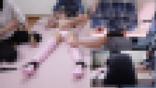 やられまい！と足にガチガチに力を入れ体を固くさせるも、力尽きて悶え消沈する敏感お姉さん（完全オリジナル）　サンプル画像2