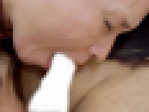 【ドM人妻リエ】ドアップ濃厚フェラ。根元まで咥えて喉奥イキ。喉オナニー好き美人変態人妻　サンプル画像1